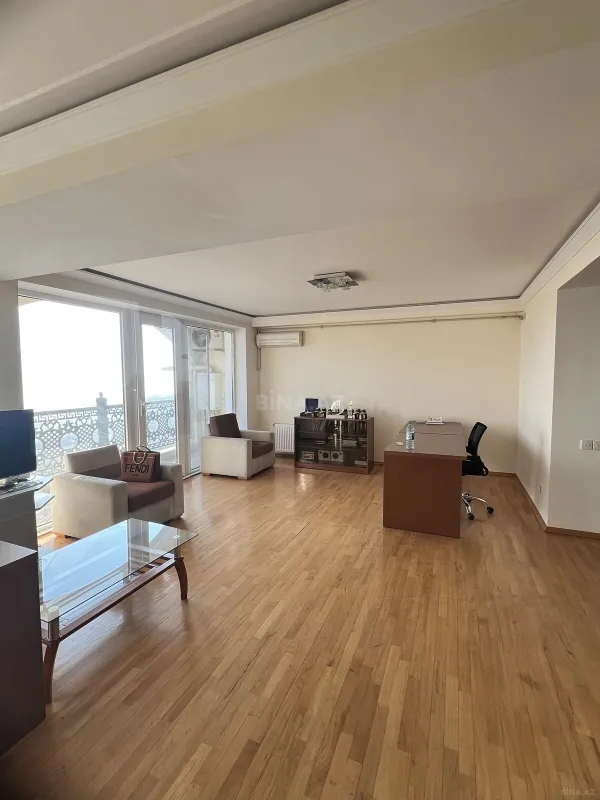 Satılır 3 otaqlı mənzil 120 m²