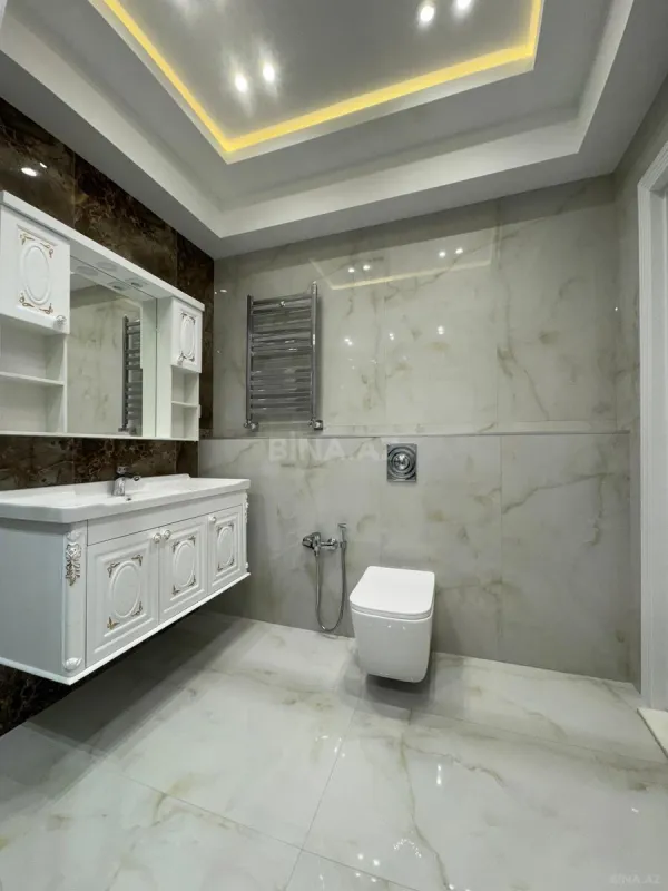 Satılır 4 otaqlı mənzil 223 m²