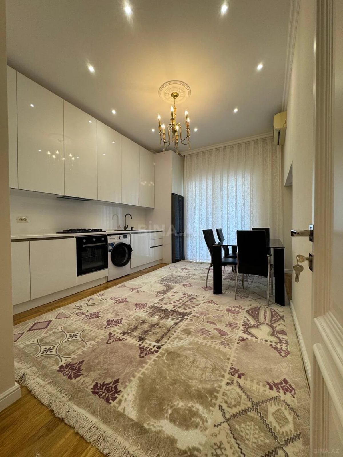 Satılır 4 otaqlı mənzil 223 m²