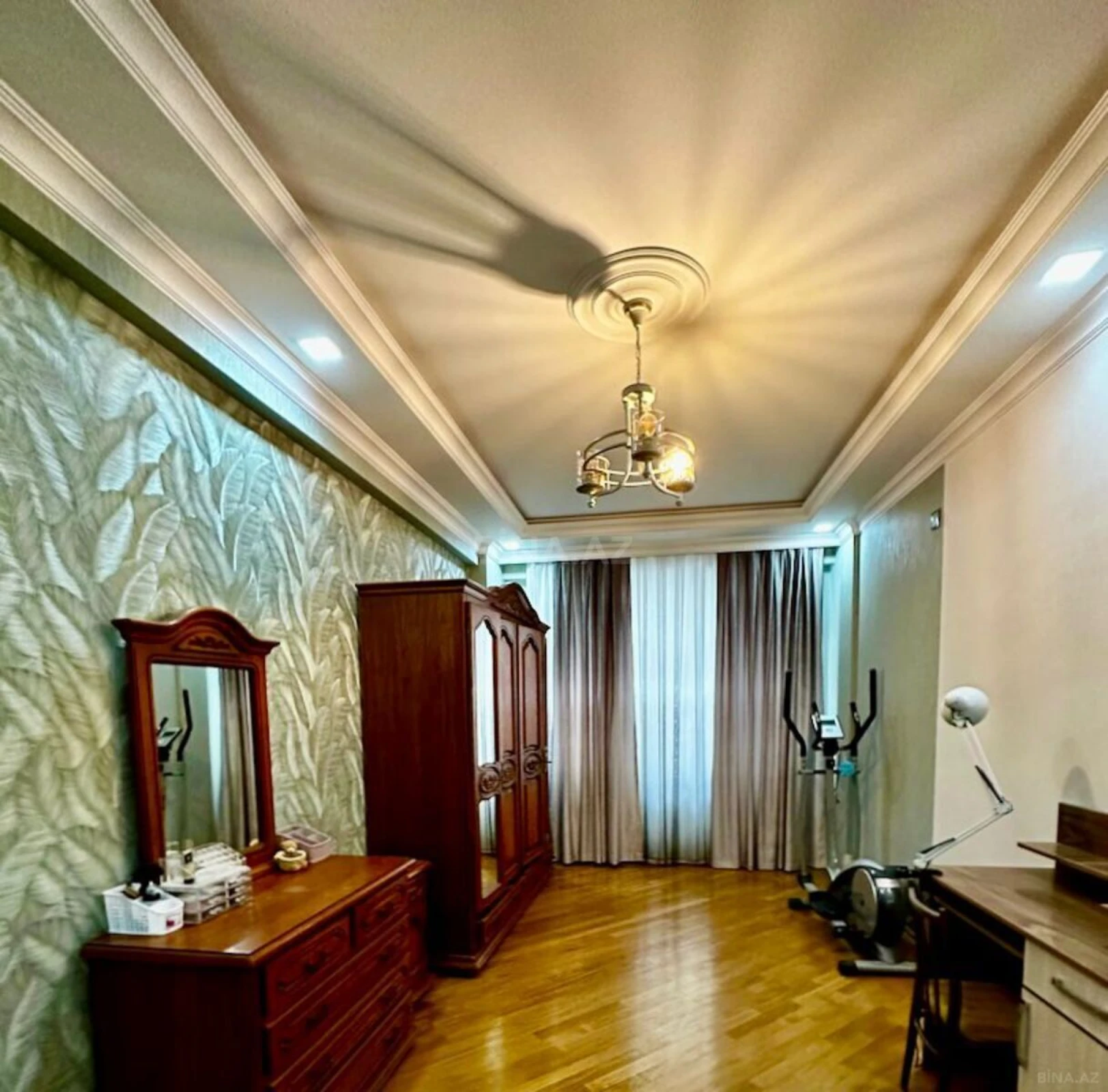 Satılır 3 otaqlı mənzil 154 m²