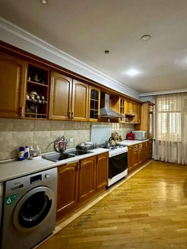 Satılır 3 otaqlı mənzil 154 m²