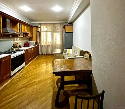 Satılır 3 otaqlı mənzil 154 m²