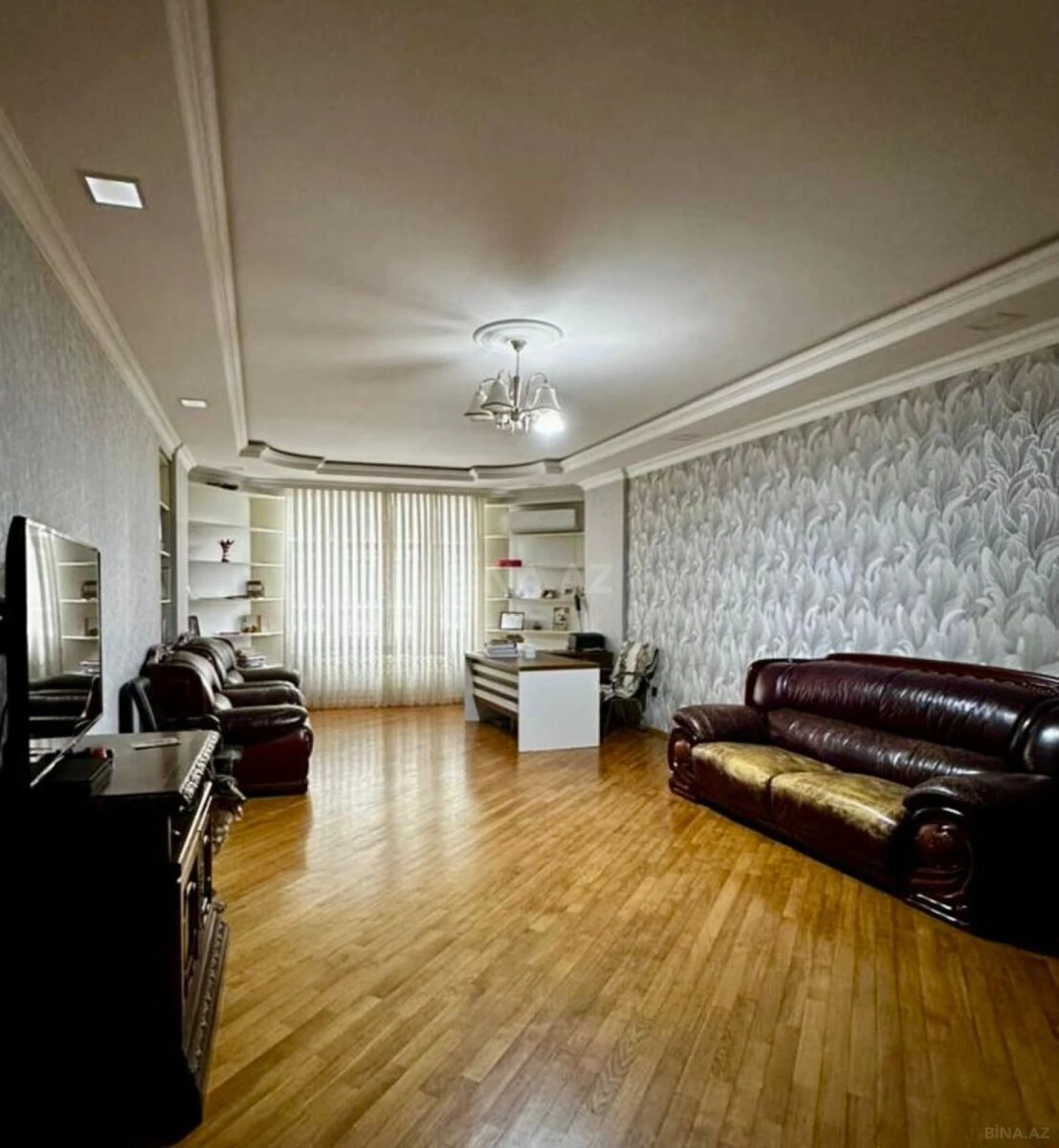 Satılır 3 otaqlı mənzil 154 m²