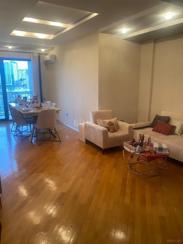 Kirayə verilir 2 otaqlı mənzil 78 m²
