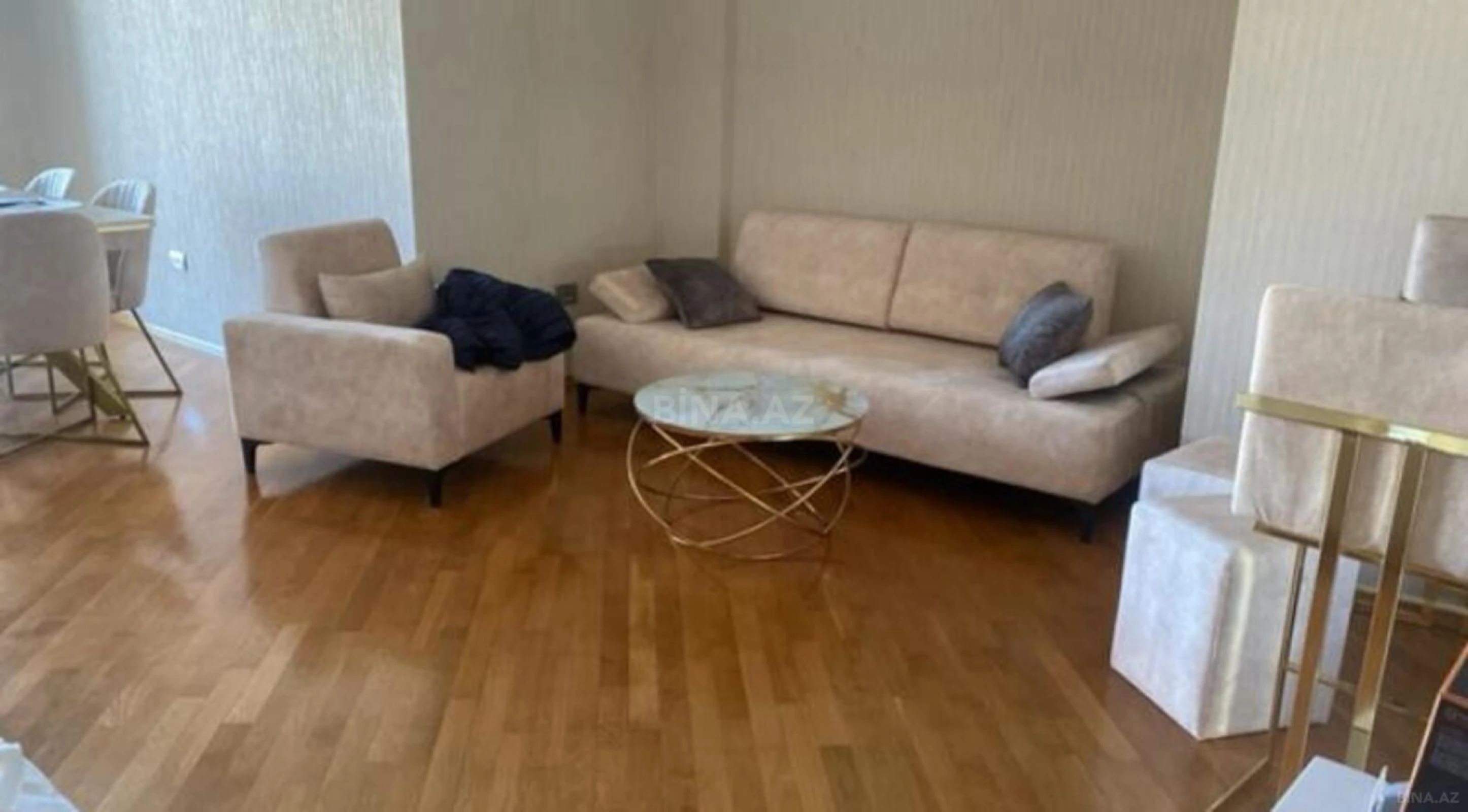 Kirayə verilir 2 otaqlı mənzil 78 m²