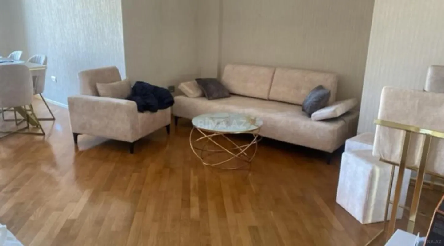 Kirayə verilir 2 otaqlı mənzil 78 m²