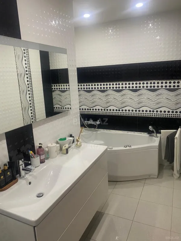 Kirayə verilir 2 otaqlı mənzil 78 m²