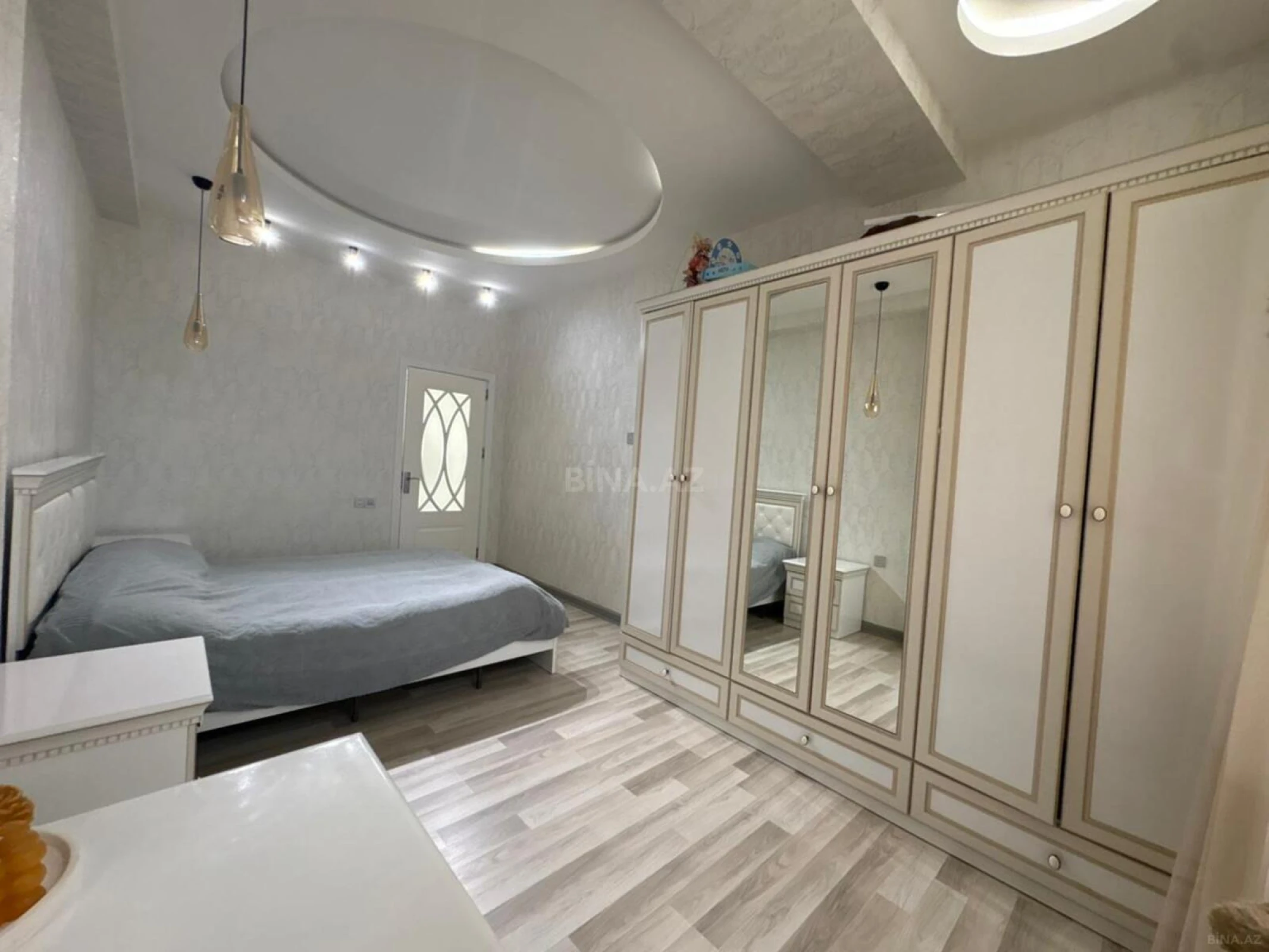 Satılır 4 otaqlı mənzil 90 m²