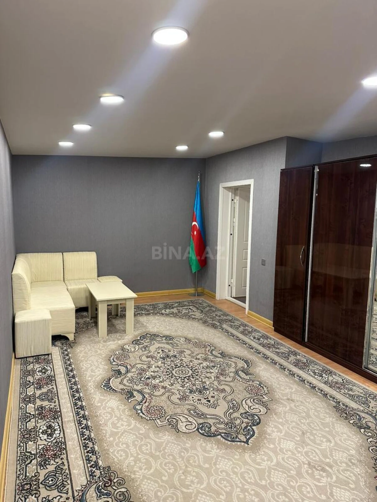 Kirayə verilir 4 otaqlı ofis 200 m²