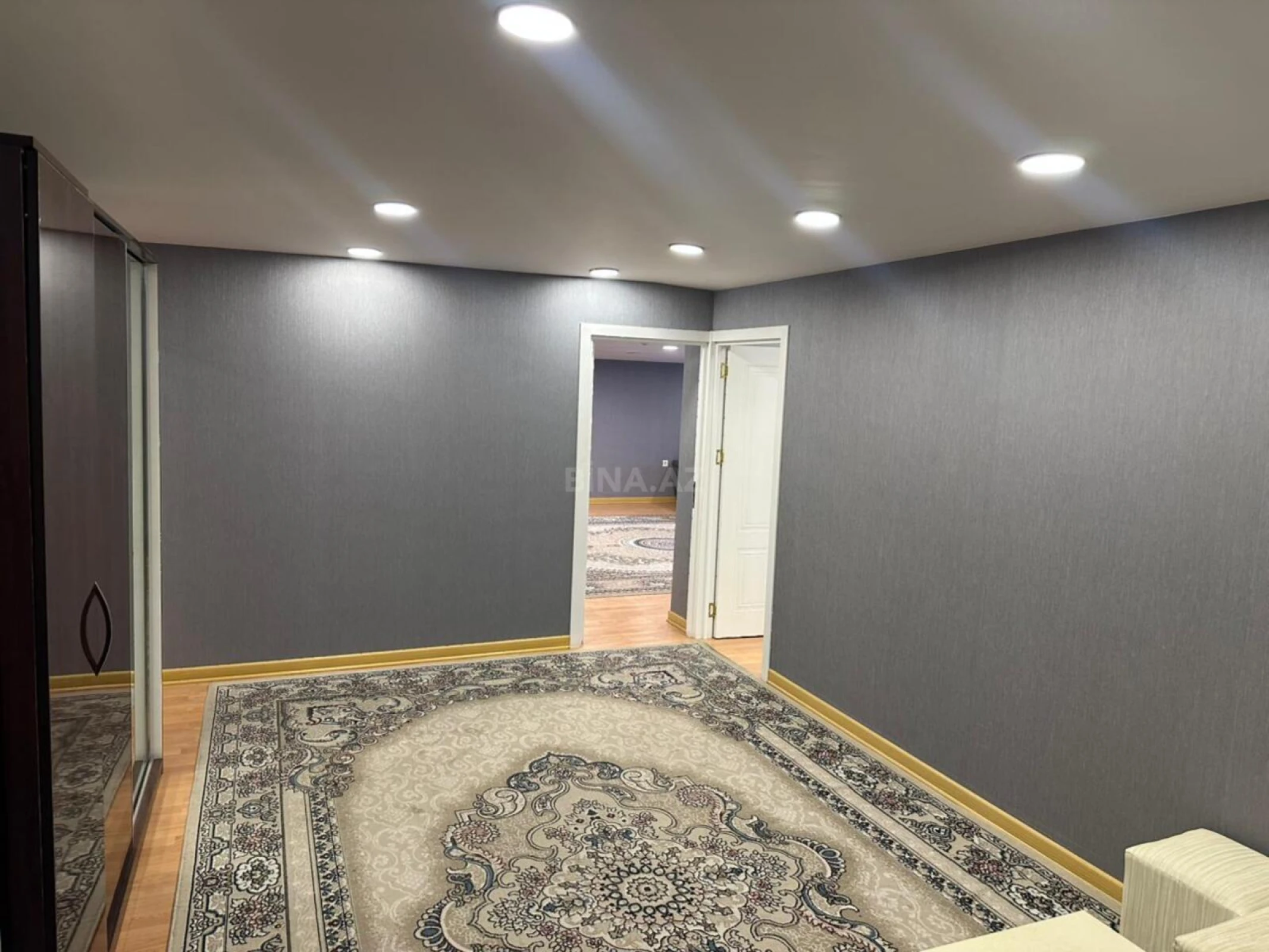 Kirayə verilir 4 otaqlı ofis 200 m²