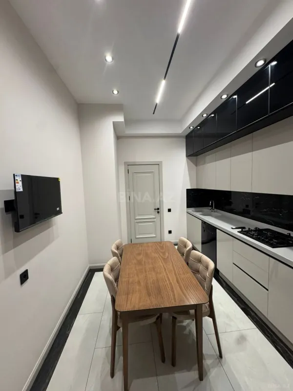 Kirayə verilir 3 otaqlı mənzil 130 m²