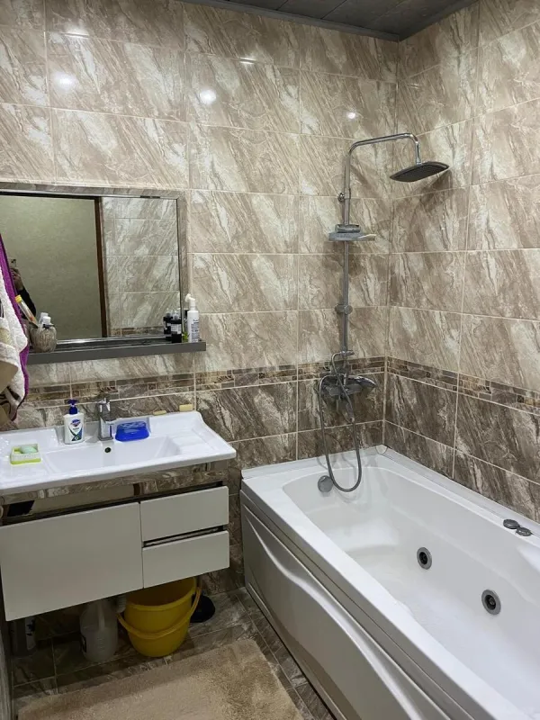 Satılır 3 otaqlı mənzil 135 m²