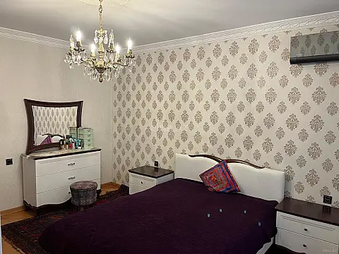 Satılır 3 otaqlı mənzil 135 m²