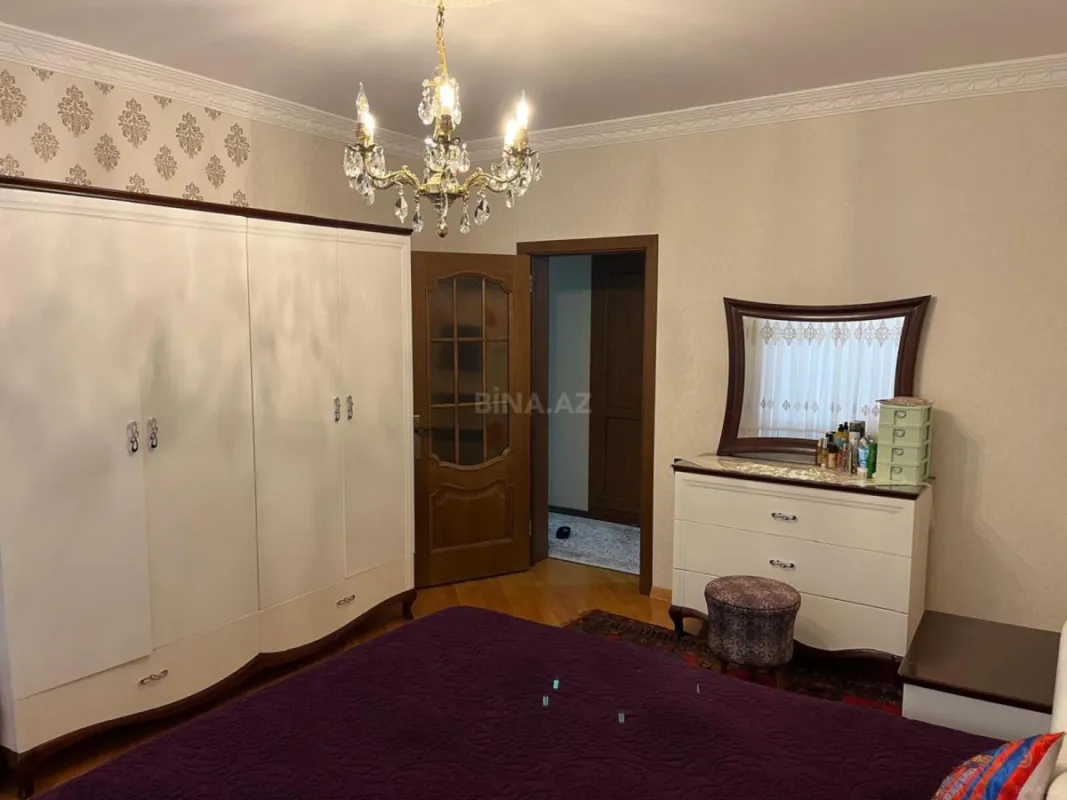 Satılır 3 otaqlı mənzil 135 m²