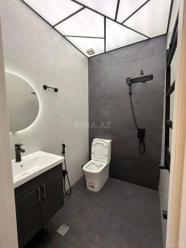 Satılır 4 otaqlı mənzil 136 m²