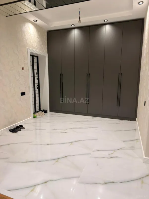 Satılır 4 otaqlı mənzil 136 m²