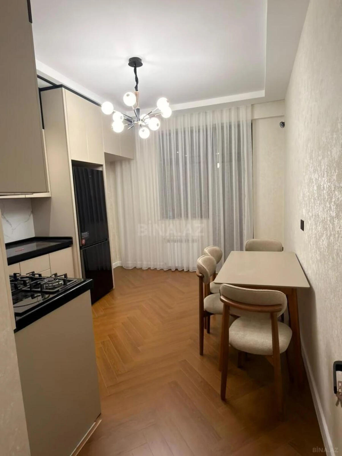 Satılır 4 otaqlı mənzil 136 m²
