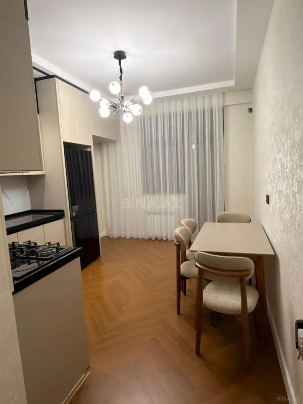 Satılır 4 otaqlı mənzil 136 m²