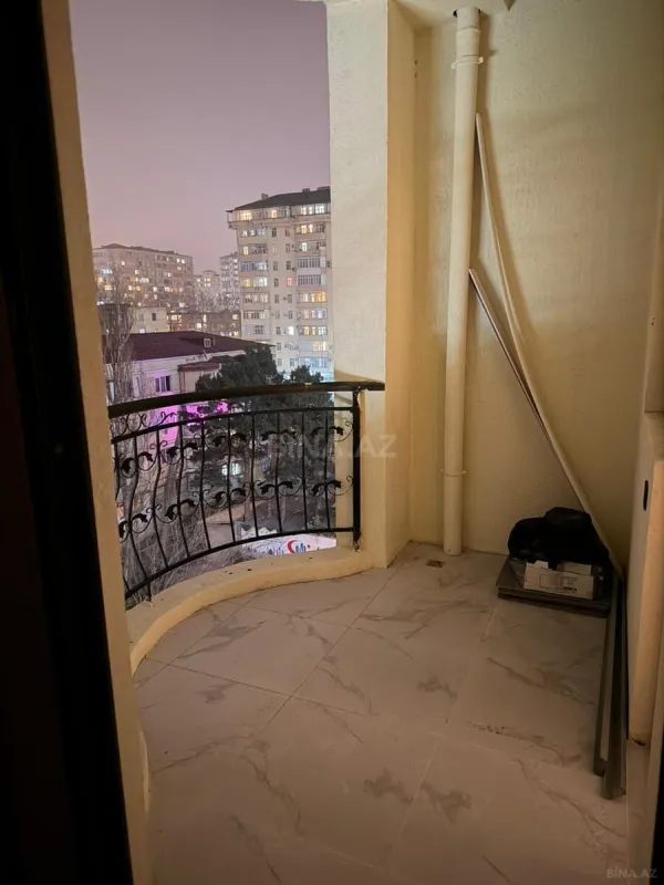 Satılır 4 otaqlı mənzil 136 m²