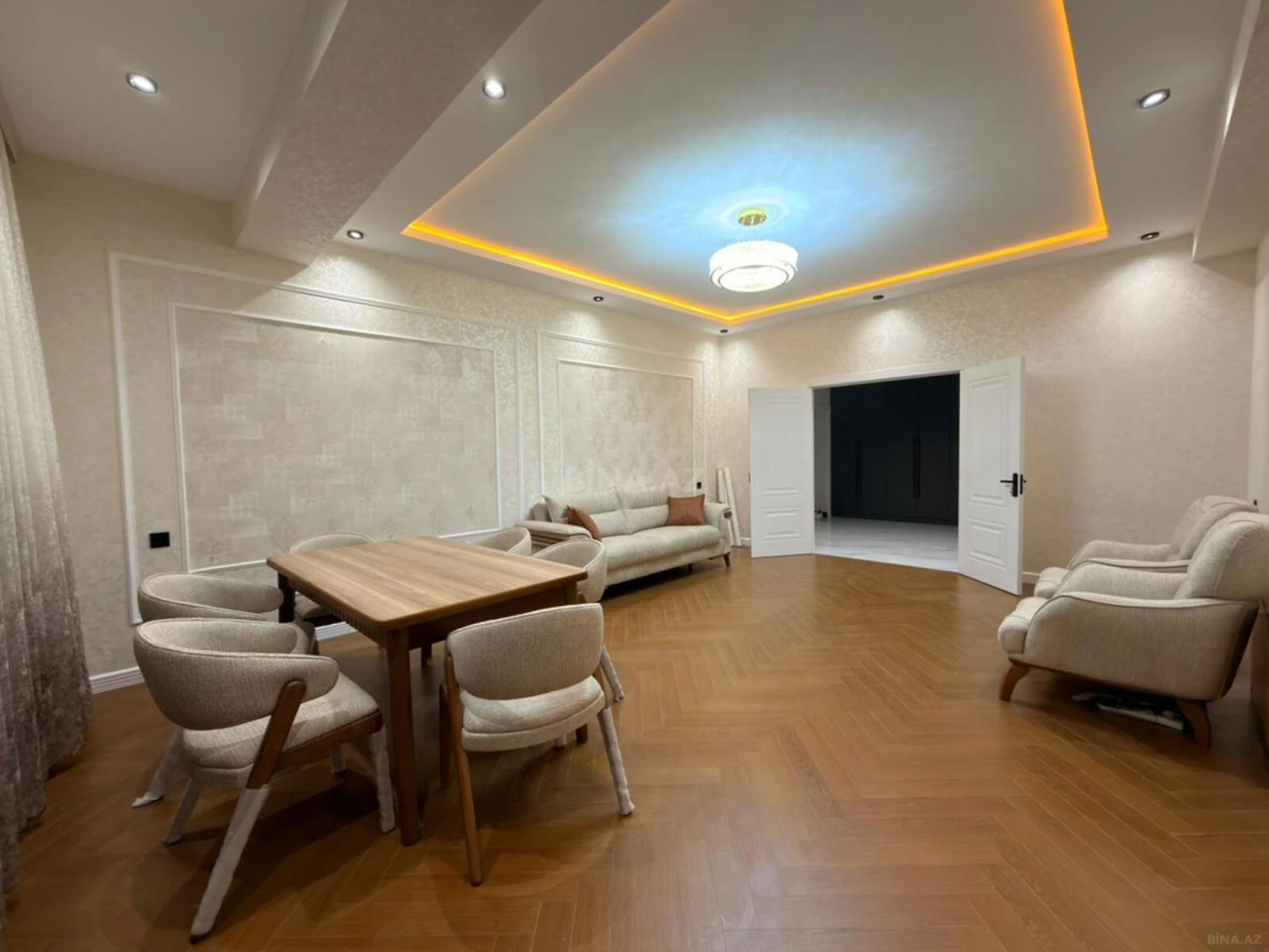 Satılır 4 otaqlı mənzil 136 m²