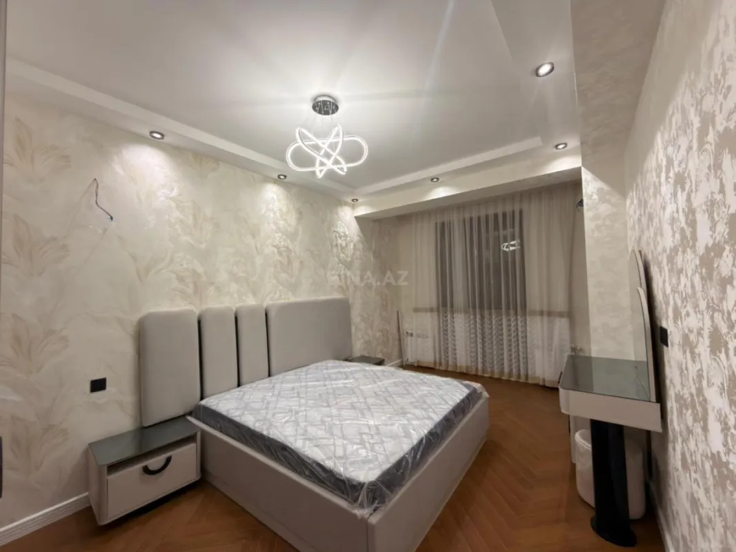 Satılır 4 otaqlı mənzil 136 m²