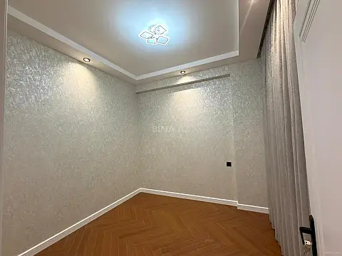 Satılır 4 otaqlı mənzil 136 m²