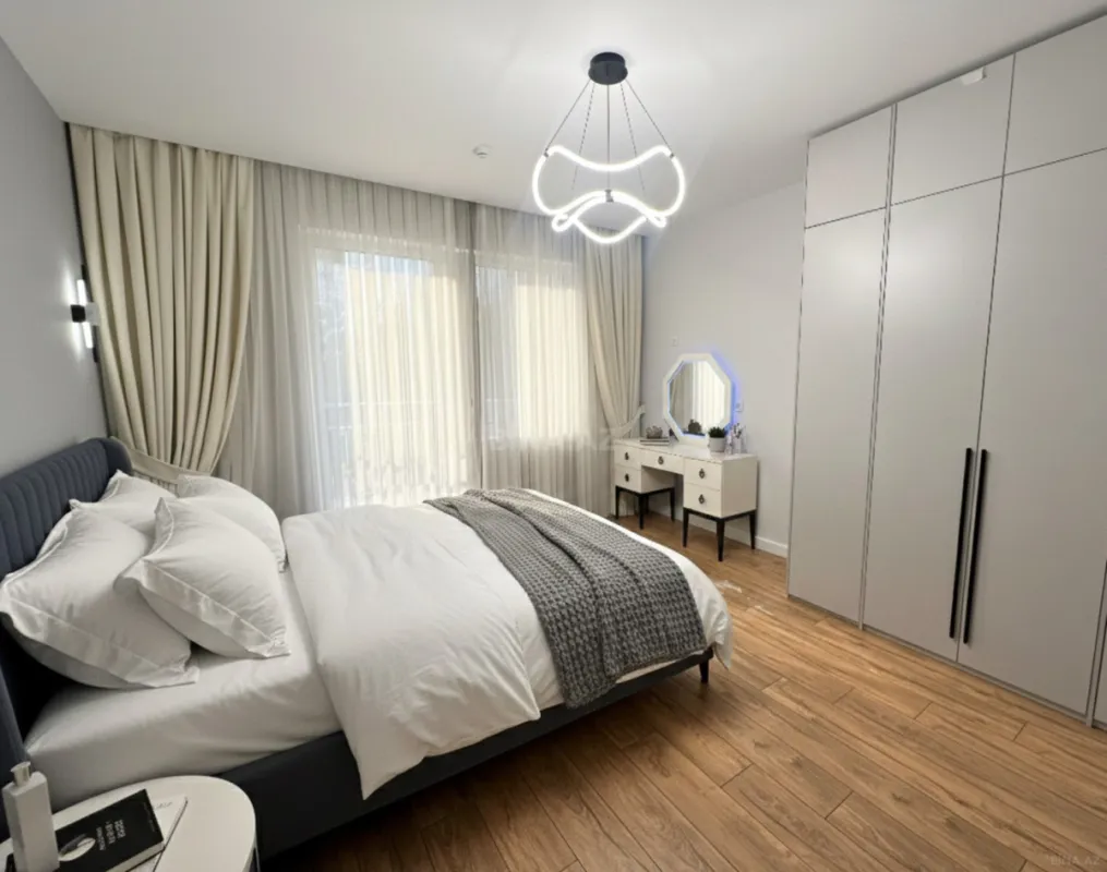 Satılır 5 otaqlı həyət evi 262 m²