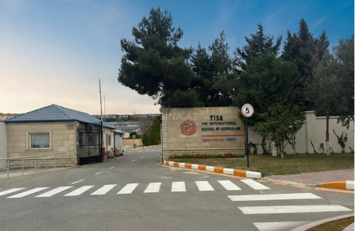 Satılır 5 otaqlı həyət evi 262 m²