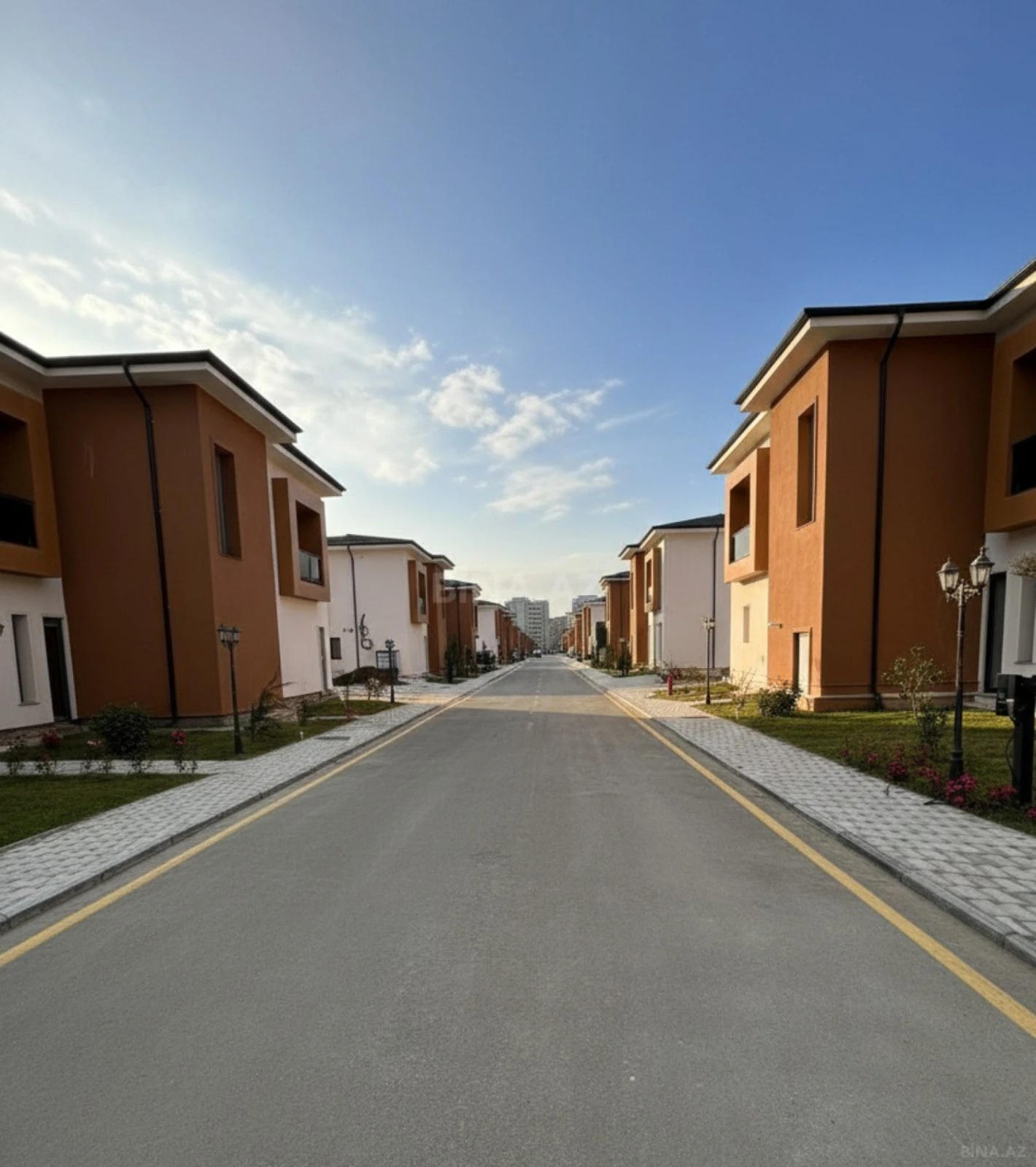 Satılır 5 otaqlı həyət evi 262 m²