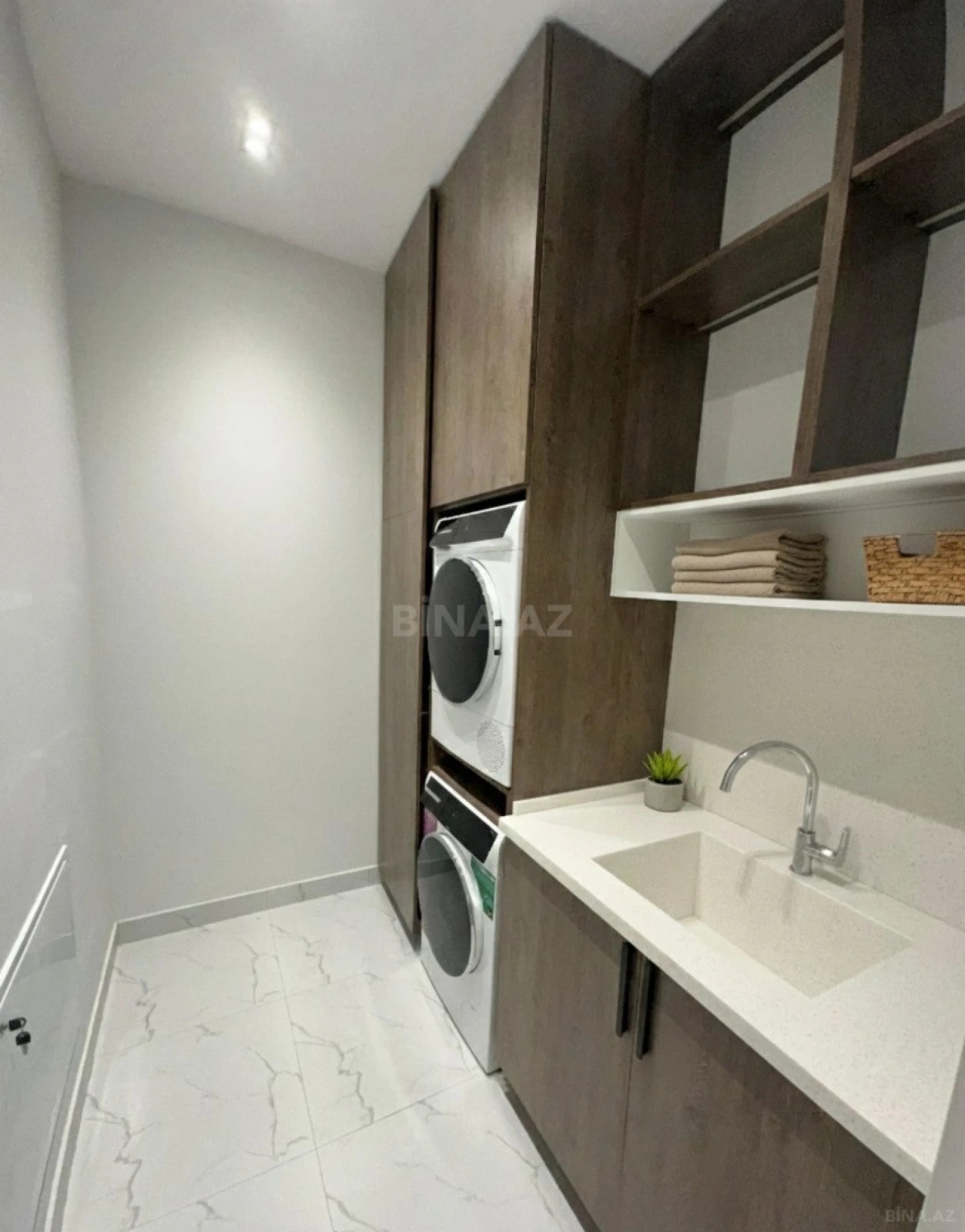 Satılır 5 otaqlı həyət evi 262 m²