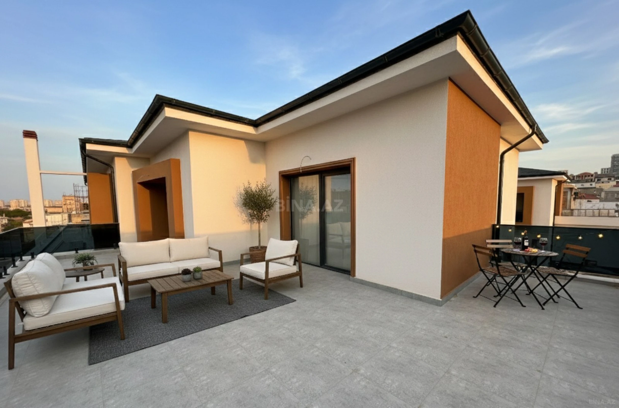 Satılır 5 otaqlı həyət evi 262 m²