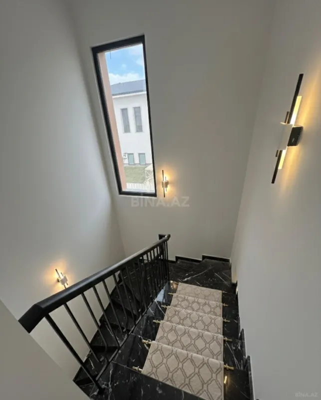 Satılır 5 otaqlı həyət evi 262 m²