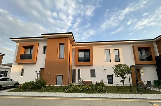 Satılır 5 otaqlı həyət evi 262 m²