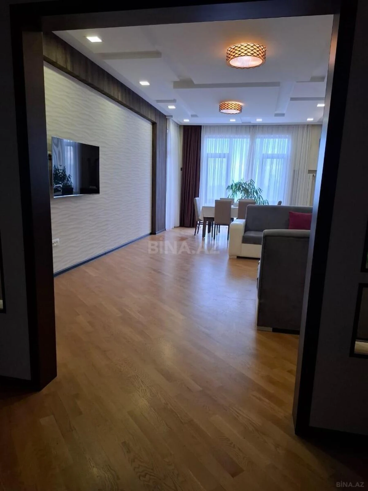 Satılır 3 otaqlı mənzil 156 m²