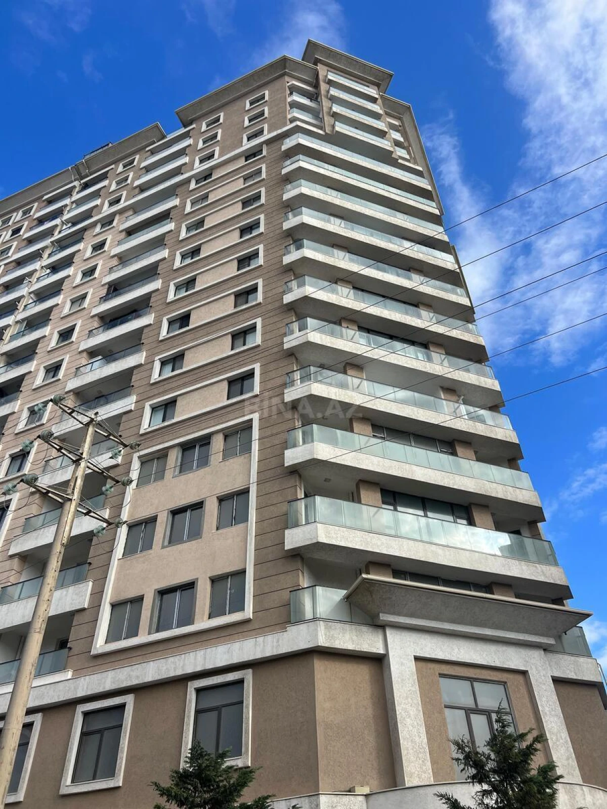 Satılır 3 otaqlı mənzil 136.4 m²