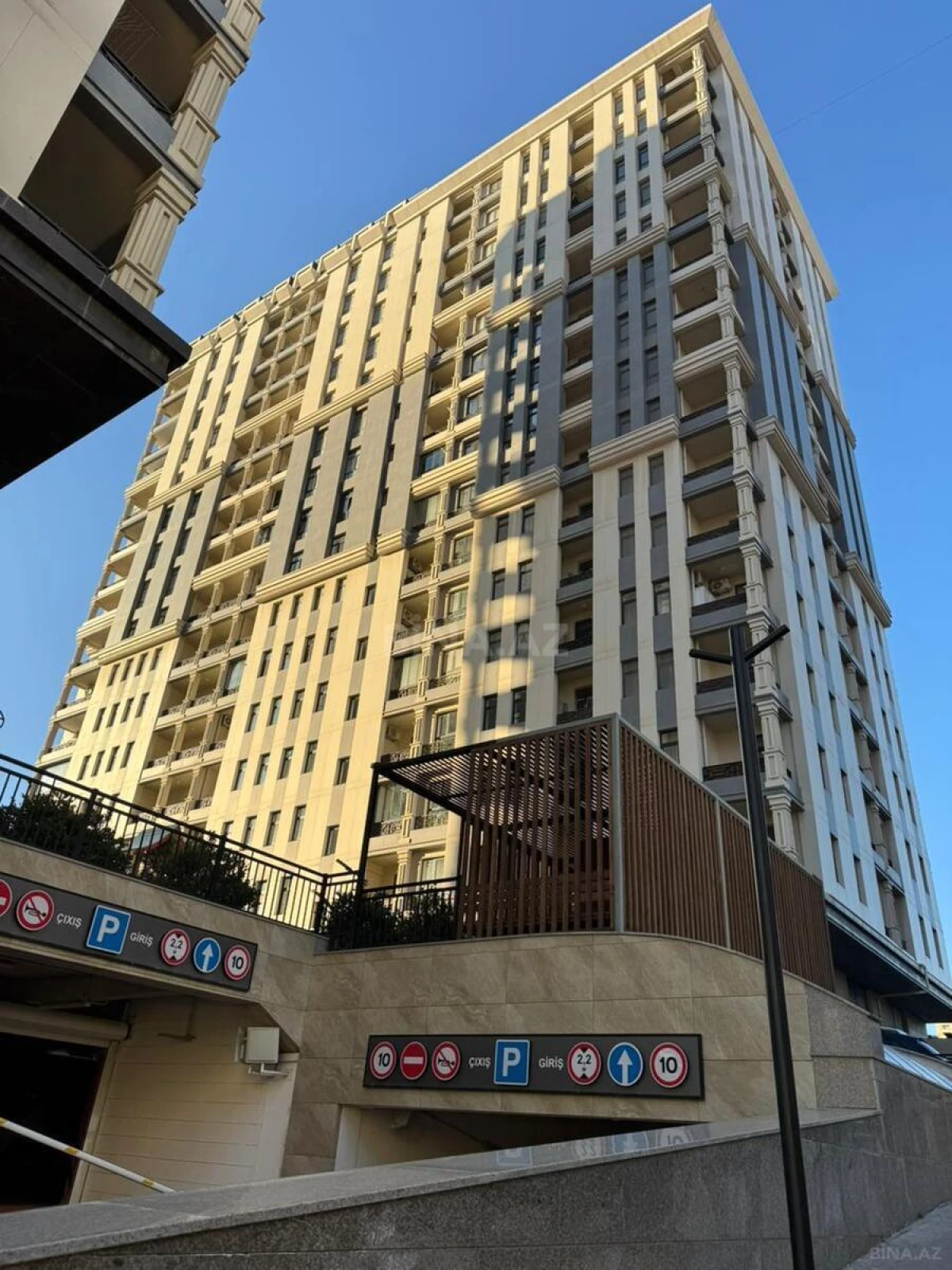 Satılır 3 otaqlı mənzil 151 m²