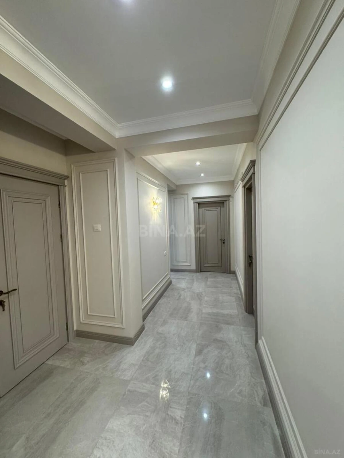 Satılır 3 otaqlı mənzil 151 m²