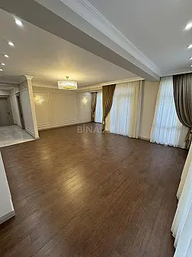 Satılır 3 otaqlı mənzil 151 m²