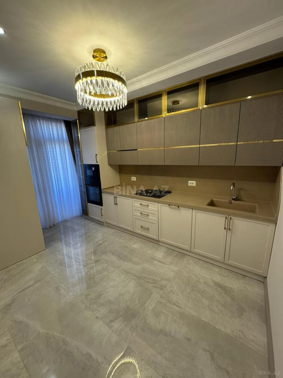 Satılır 3 otaqlı mənzil 151 m²