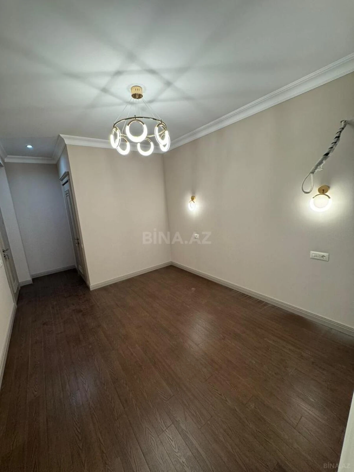 Satılır 3 otaqlı mənzil 151 m²