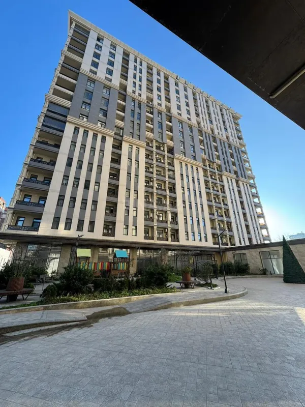 Satılır 3 otaqlı mənzil 151 m²