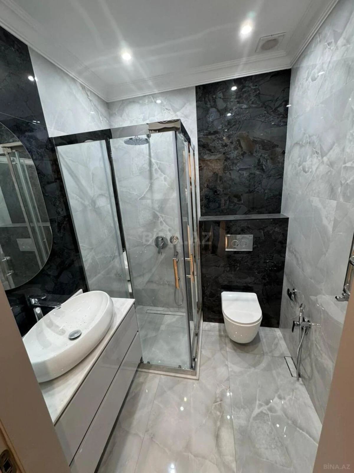 Satılır 3 otaqlı mənzil 151 m²