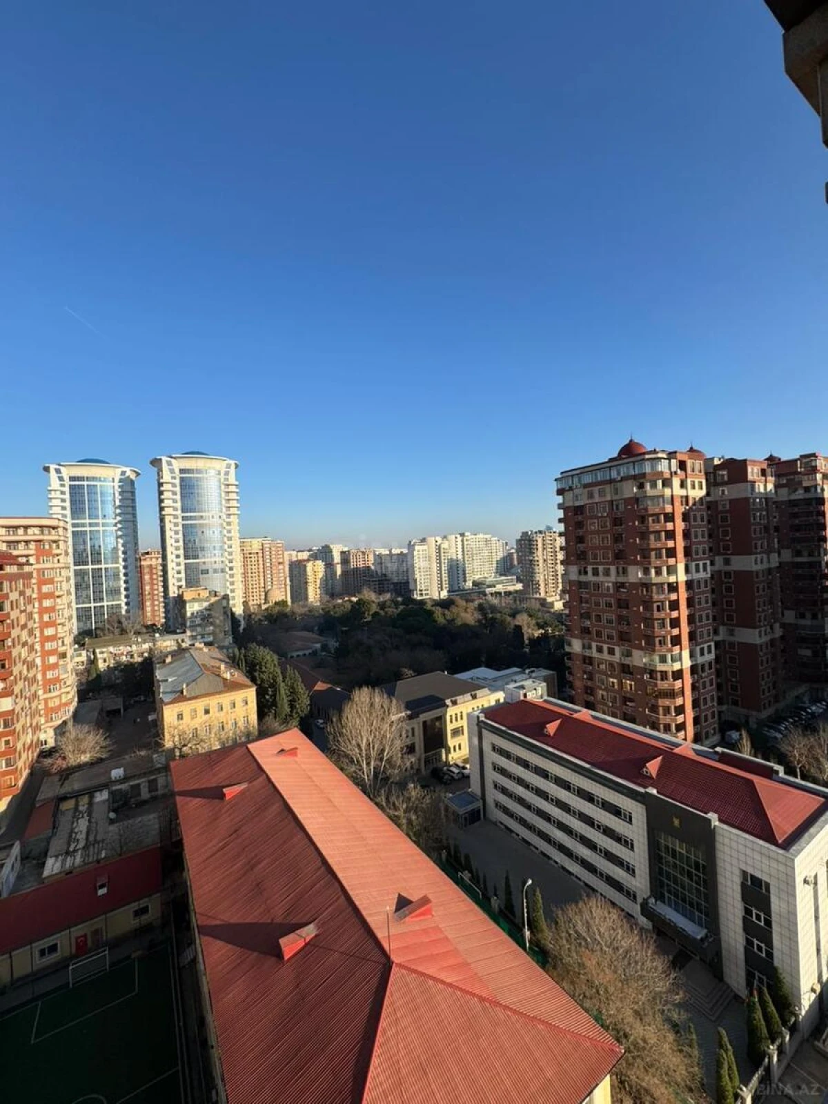 Satılır 3 otaqlı mənzil 151 m²