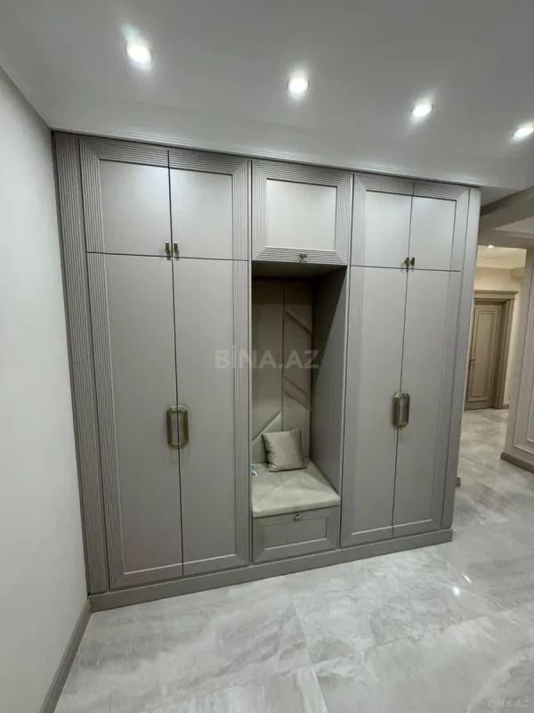 Satılır 3 otaqlı mənzil 151 m²