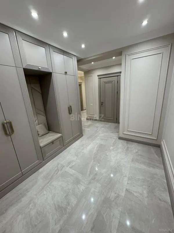 Satılır 3 otaqlı mənzil 151 m²