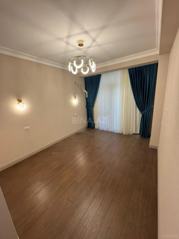 Satılır 3 otaqlı mənzil 151 m²