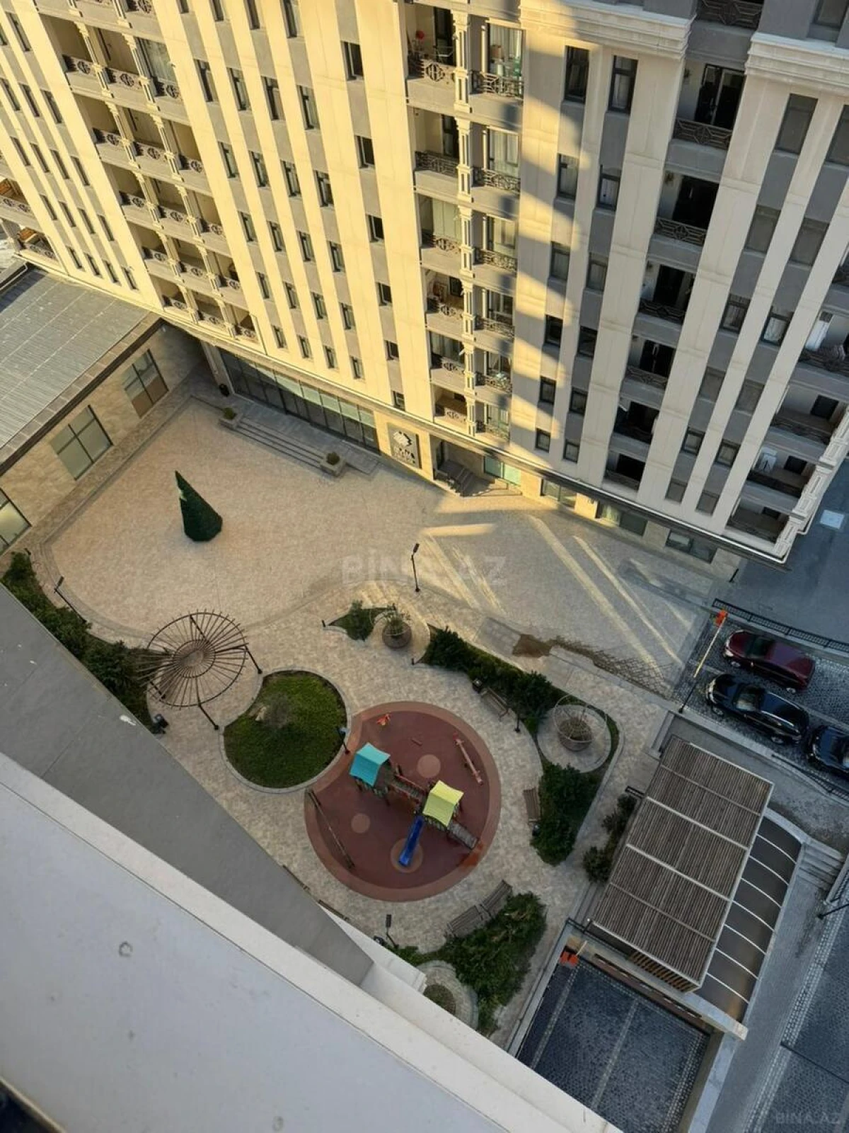 Satılır 3 otaqlı mənzil 151 m²