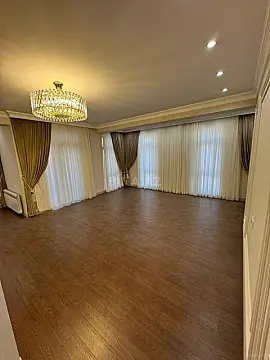 Satılır 3 otaqlı mənzil 151 m²