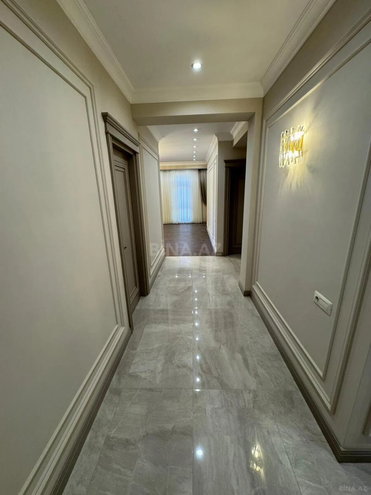 Satılır 3 otaqlı mənzil 151 m²