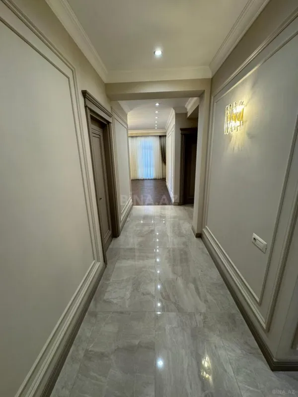 Satılır 3 otaqlı mənzil 151 m²
